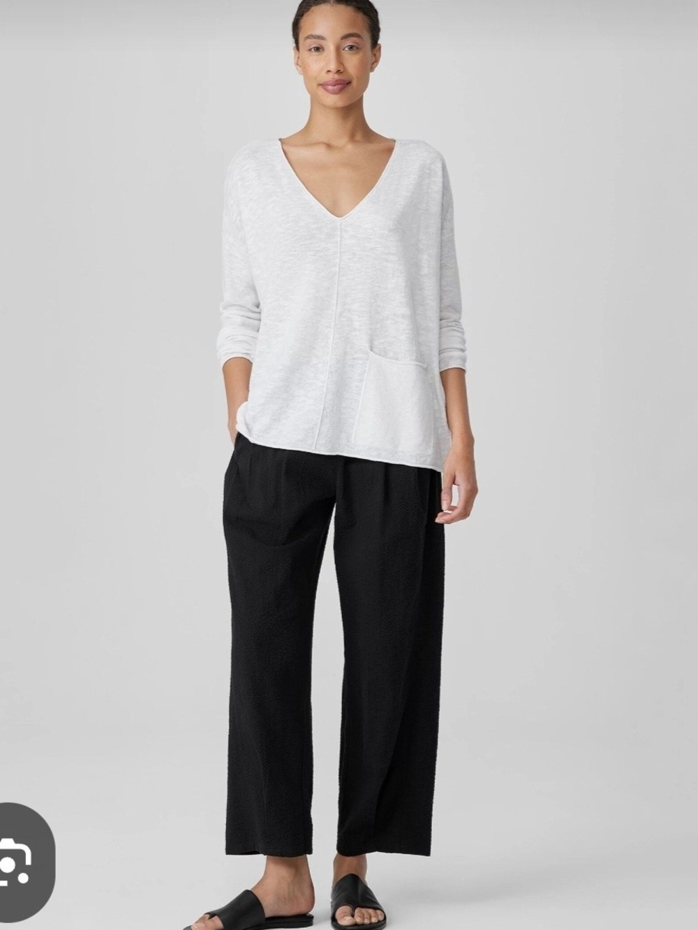 O Eileen Fisher White V-Neck Organic Linen/ Cotton blend w/ Pocket Medium *flaw